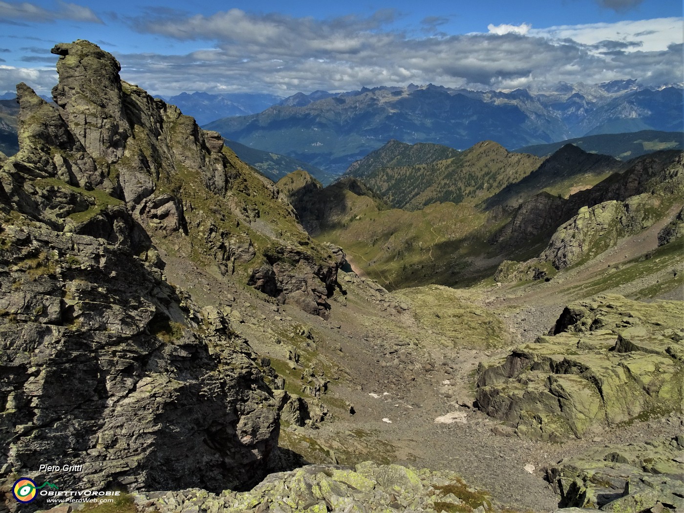 60 Ponteranica occ. con vista sottostante verso il Lago di Pescegallo.JPG